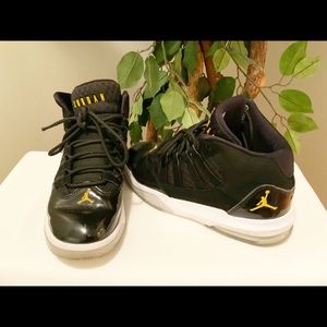 jordan max aura black and yellow